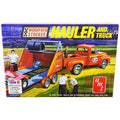 AMT AMT1310 Skill 2 Model 1953 Ford Pickup with Modified Stocker Hauler Gulf Oil 1-25 Scale Model Truck