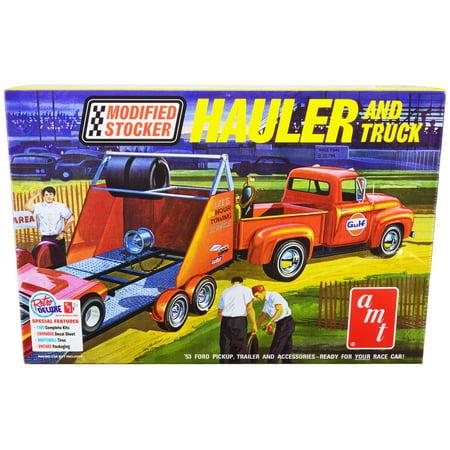 AMT AMT1310 Skill 2 Model 1953 Ford Pickup with Modified Stocker Hauler Gulf Oil 1-25 Scale Model Truck