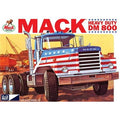 MPC MPC899 MACK DM800 Semi Tractor Plastic Model Kit