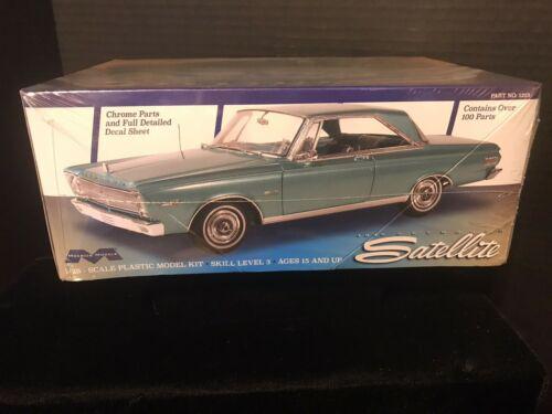 Moebius 1215 1965 Plymouth Satellite Model Kit-Nib-1/25 Scale