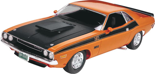 Revell 1970 Dodge Challenger T/A 2 n 1 1:24 Scale